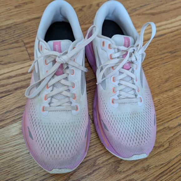 Brooks Ghost 15 Pink and White Running Shoes Size Womens 10 - Picture 3 of 6